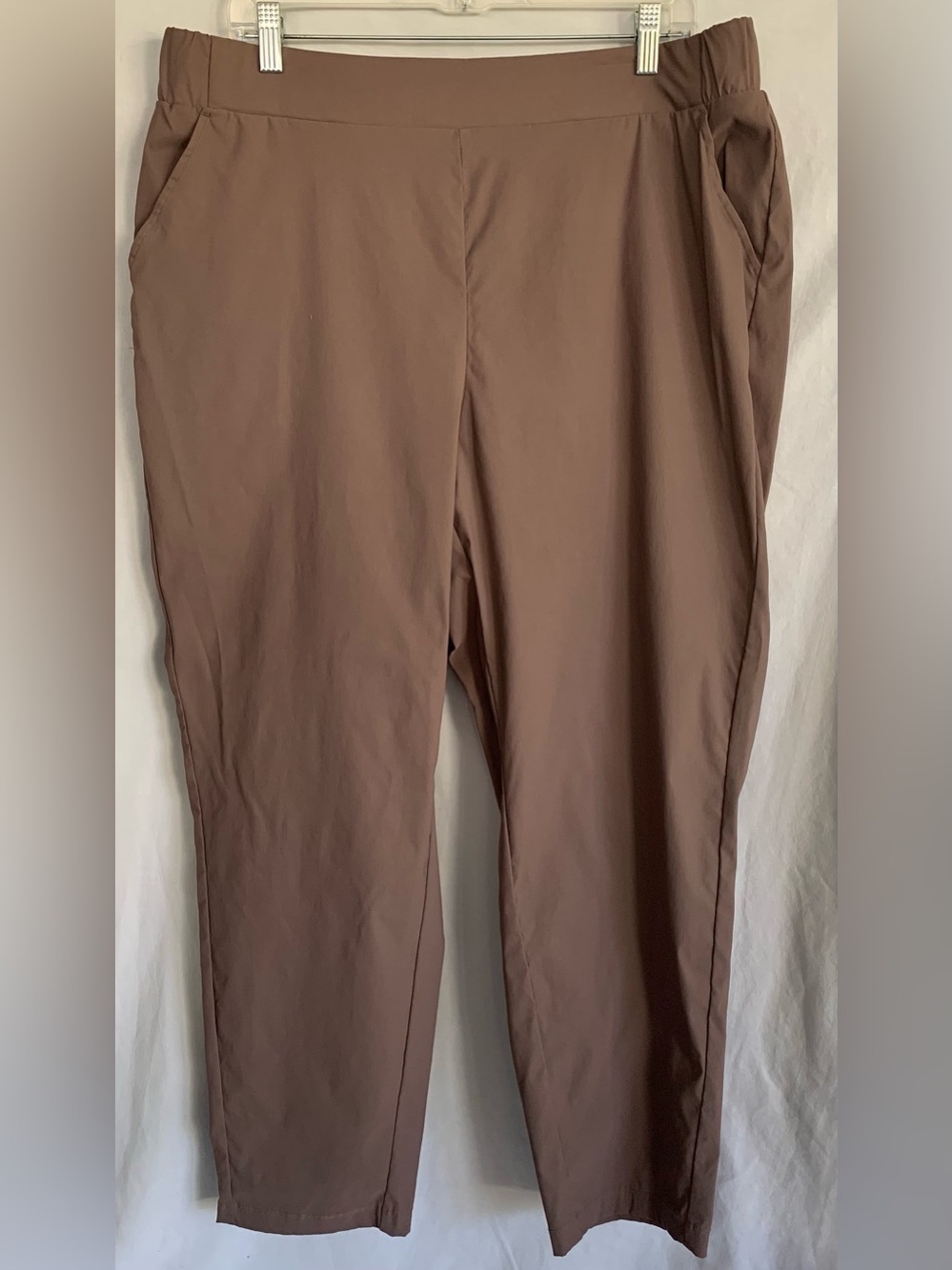 Everyday Cropped Pull-On Pants in Taupe
